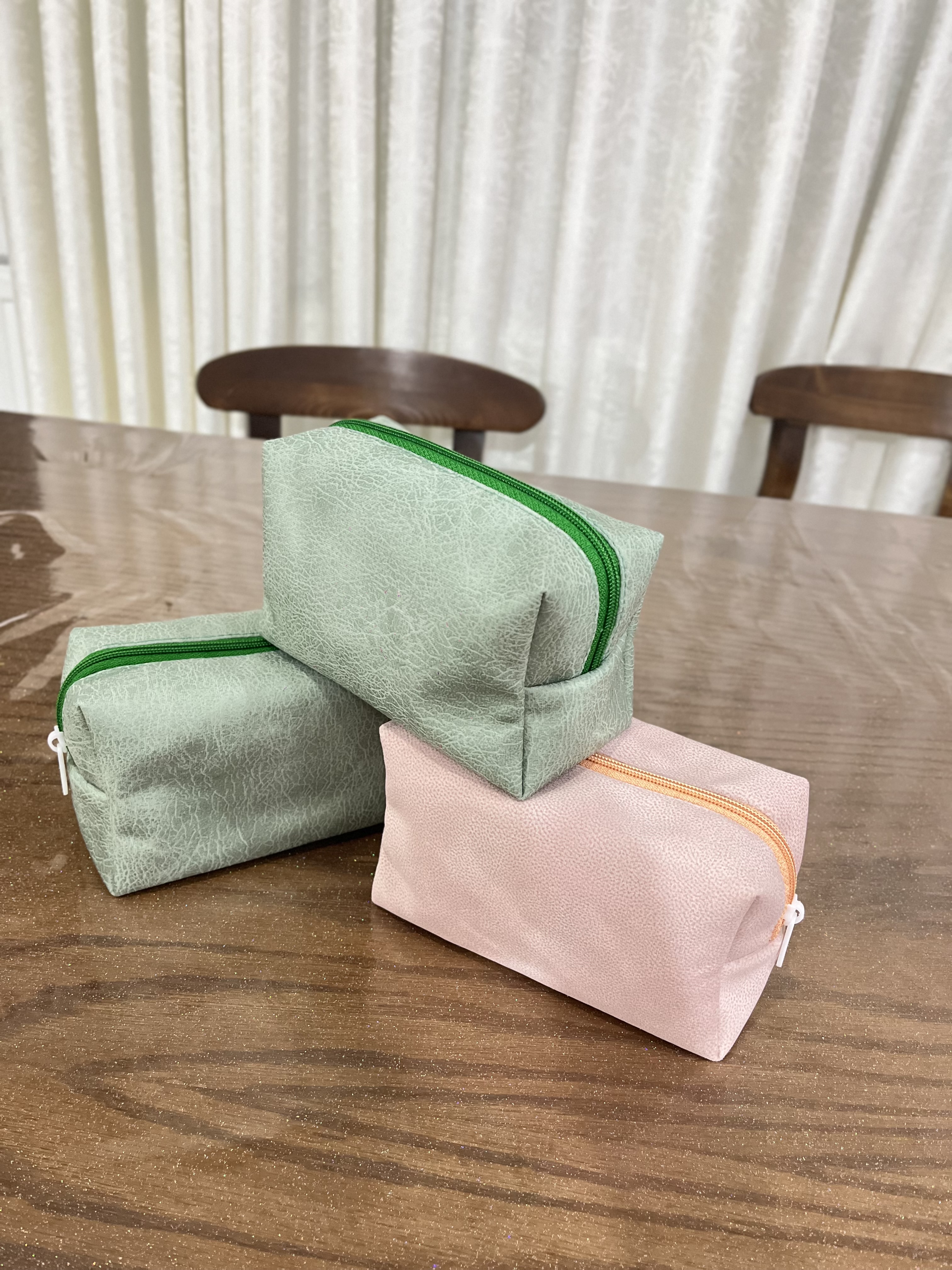 کیف ارایشی پارچه ای